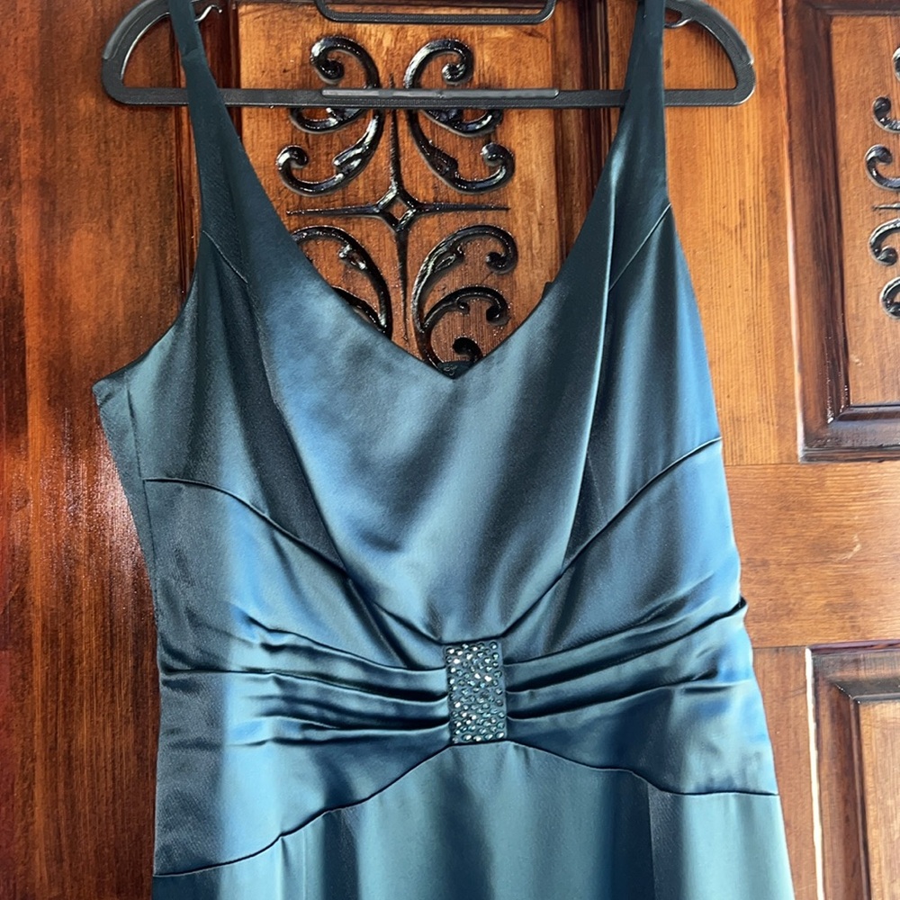 Gorgeous emerald green dress